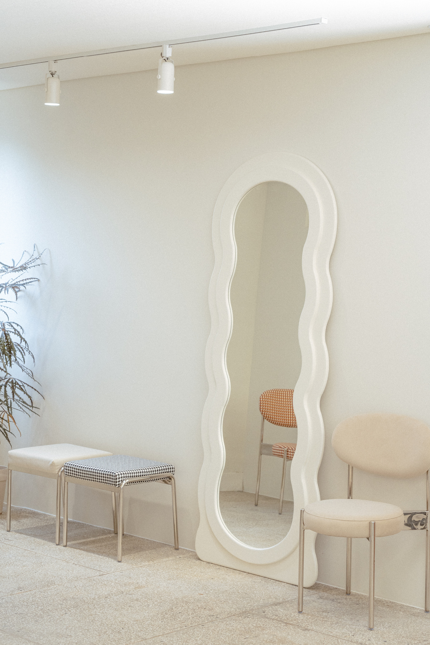 모니카 웨이브 디자인 스탠드 전신 거울